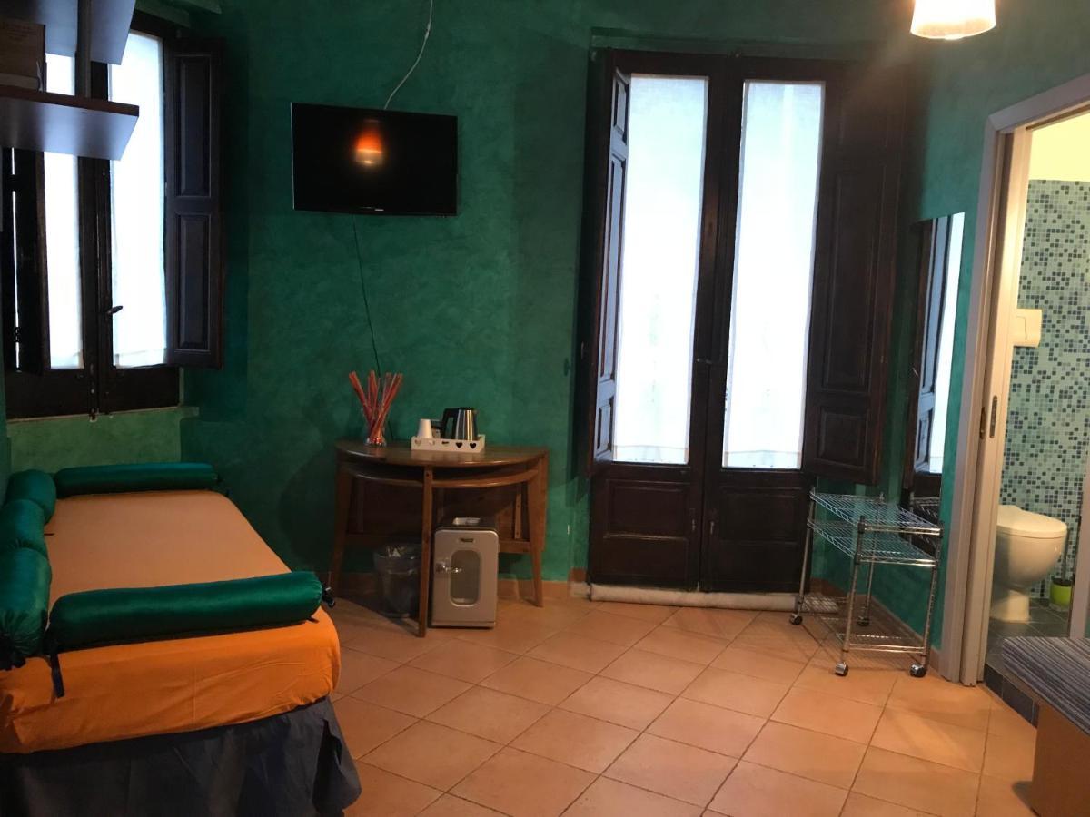 B&B L'Angolo Sulla Piazza Mirabella Imbaccari Экстерьер фото