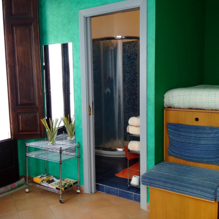 B&B L'Angolo Sulla Piazza Mirabella Imbaccari Экстерьер фото