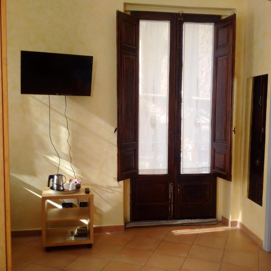 B&B L'Angolo Sulla Piazza Mirabella Imbaccari Экстерьер фото